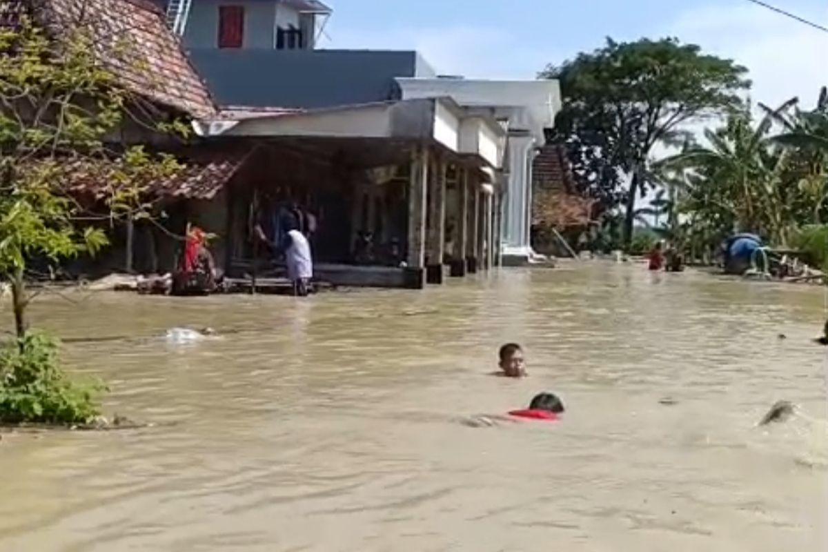 Banjir Demak Meluas Akibat Tanggul Jebol, Penanganan Total Dikerahkan di Seluruh Titik Terdampak - Metro Smart Solutions